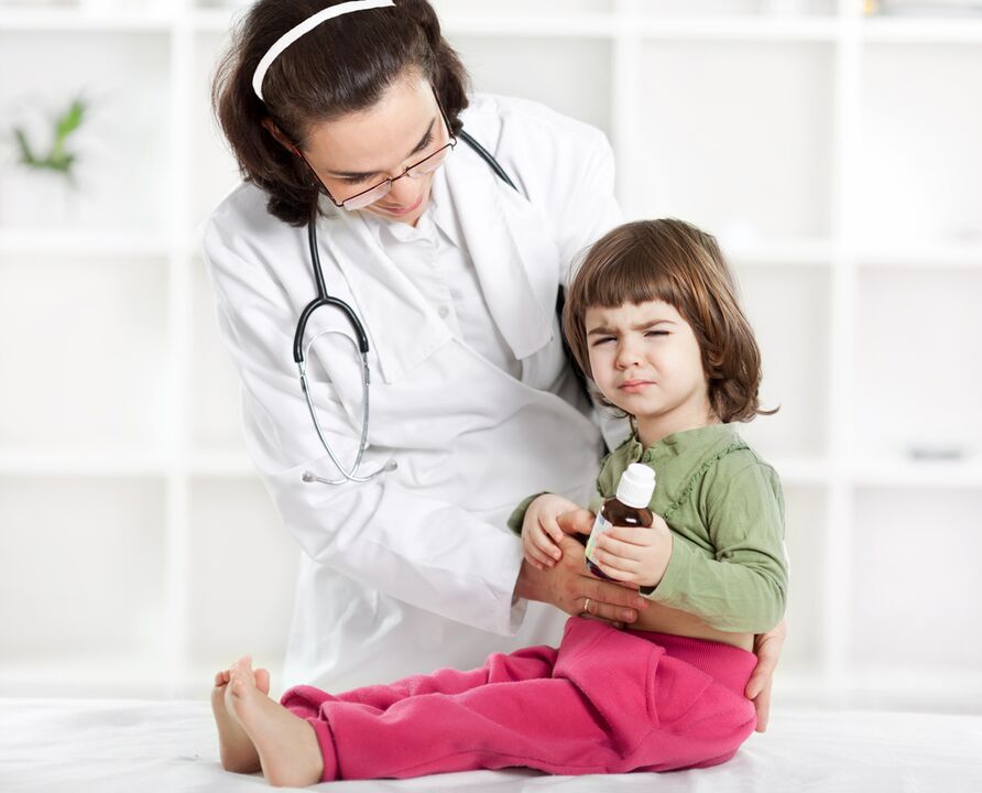 the doctor will examine the child for symptoms of worms